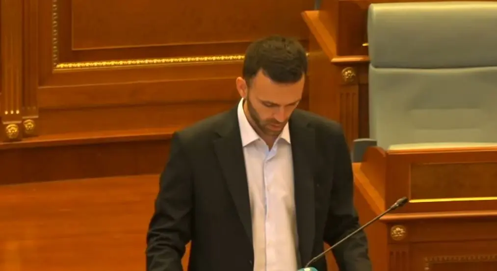 Krasniqi (PDK): Kushtetuta dhe rregullorja e Kuvendit duhet të respektohen