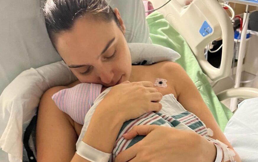 Aktorja hollivudiane Gal Gadot: Të qenit nënë e katër vajzave është superfuqia ime –