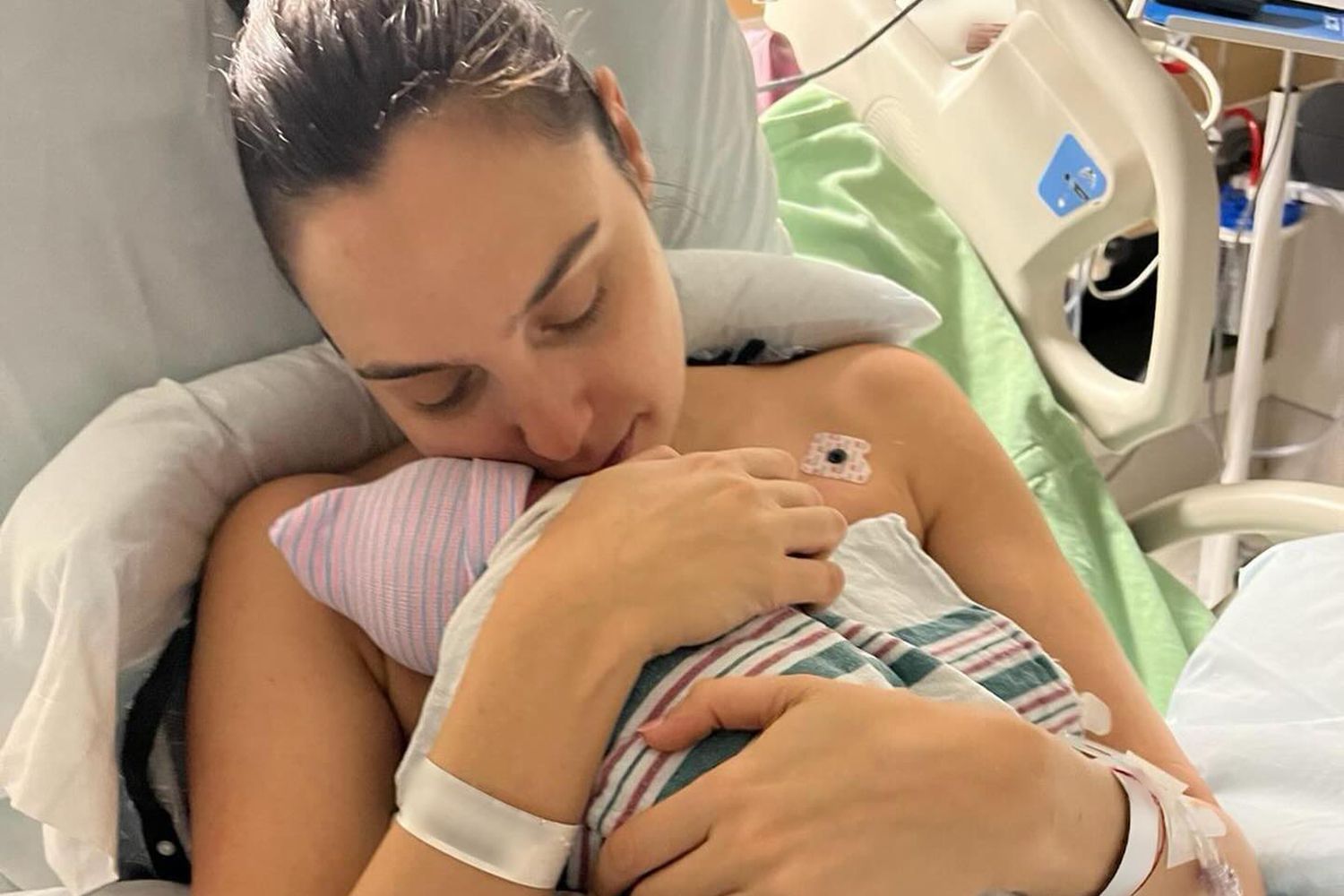 Aktorja hollivudiane Gal Gadot: Të qenit nënë e katër vajzave është superfuqia ime –