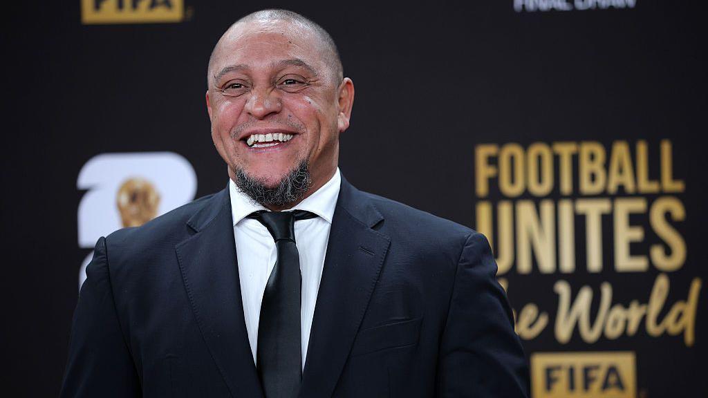 Legjenda e futbollit, Roberto Carlos, raportohet se është konvertuar në Islam –