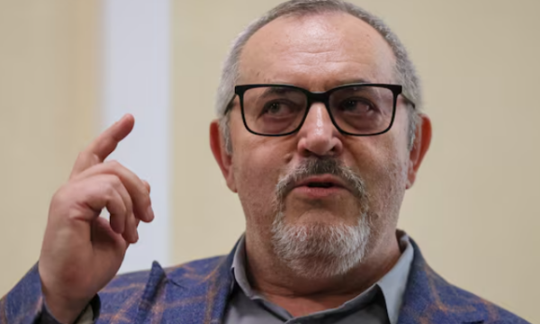 Një nga kritikët më të ashpër të luftës së Putinit largohet nga Rusia