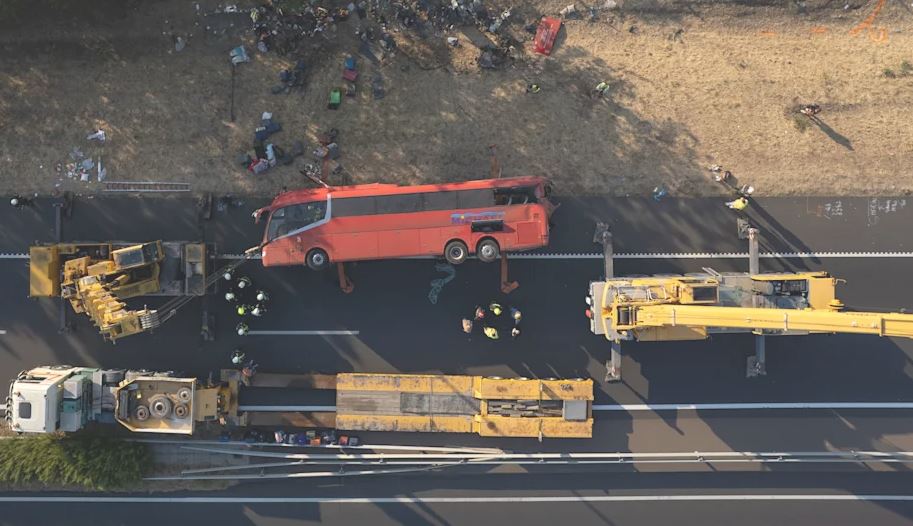 Tragjedi në Hungari, 12 të vdekur pasi autobusi doli nga rruga dhe u përmbys –
