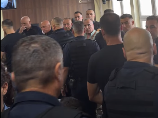 Gjykata i shpall të pafajshëm tre të akuzuarit për vrasjen e trefishtë në Gllogjan