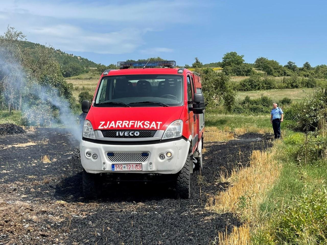Zjarr në hyrje të Butovcit, intervenojnë zjarrfikësit –