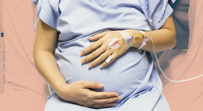 Operacion në barkun e nënës, mjekët korrigjojnë gastroskizën para lindjes