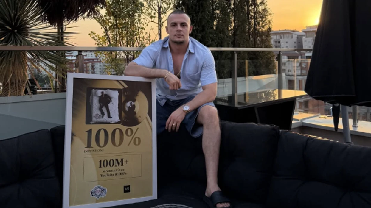 Don Xhoni thyen rekordin e radhës – albumi i ri i tij arrin 100 milionë dëgjime
