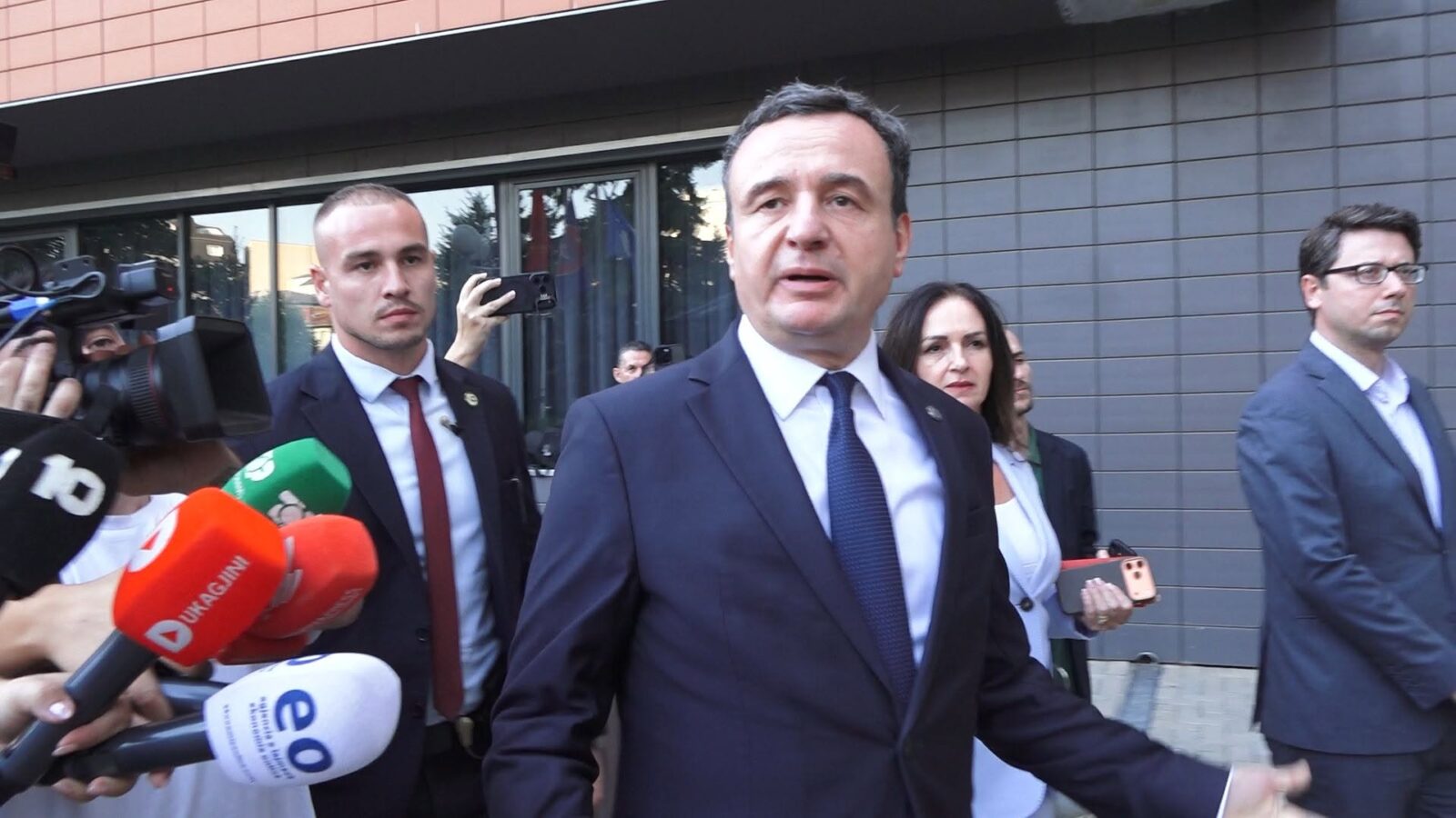 Kurti dhe Abdixhiku takohen në Kuvend për presidentin e ri –