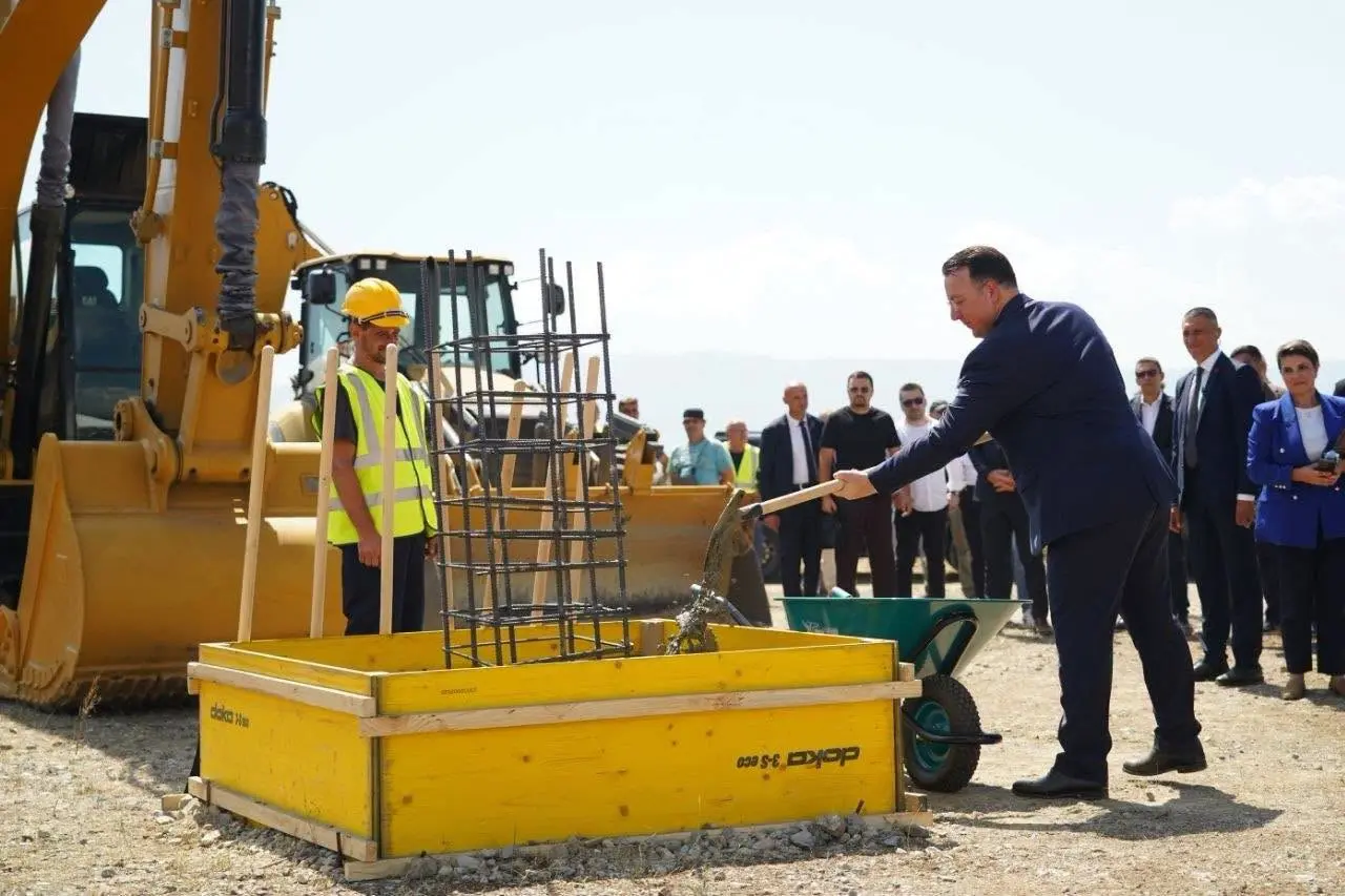 Nis ndërtimi i autostradës Shkup-Prishtinë
