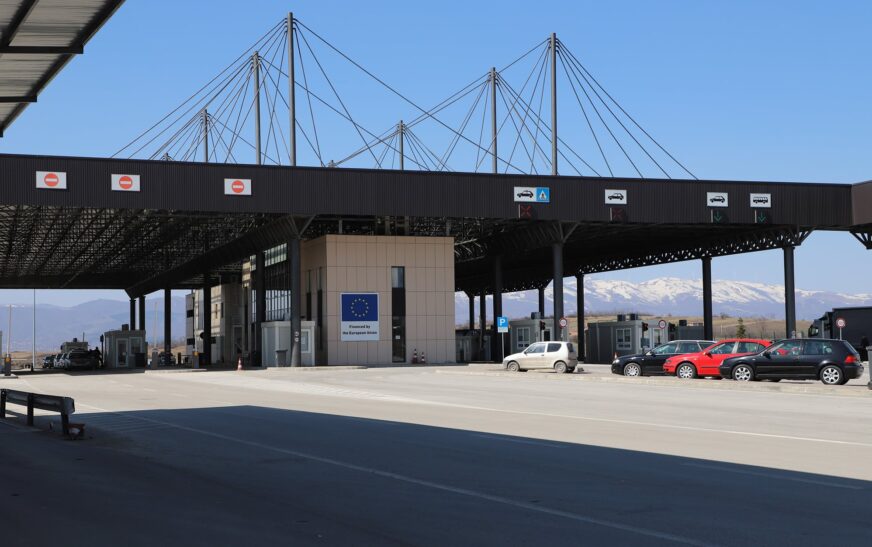 Kolona në kufi: Deri në një orë pritje në Merdarë –