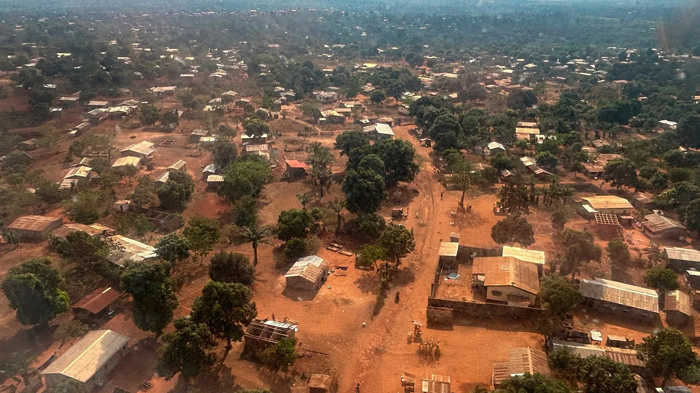 Të paktën 100 persona mund të kenë vdekur – u shemb miniera e arit në Afrikë –