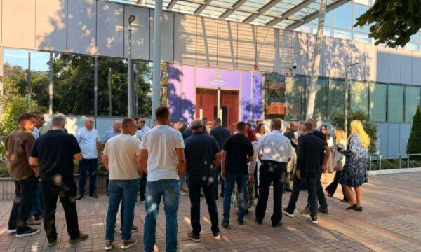 PDK-ja e Aleanca paralajmërojnë protesta masive nëse nuk vazhdon seanca konstituive