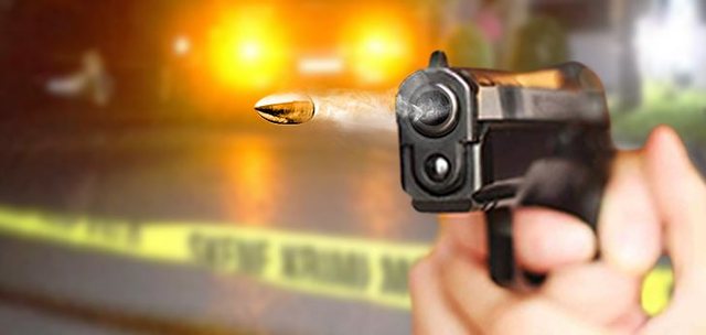 Babai plagos me armë djalin në Suharekë – Policia gjen pistoletën e fshehur, 77-vjeçari përfundon në ndalim
