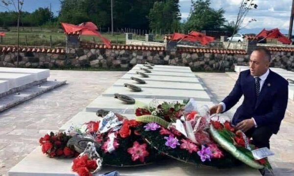 Ramush Haradinaj përkujton Skender Çekun në 28-vjetorin e vdekjes