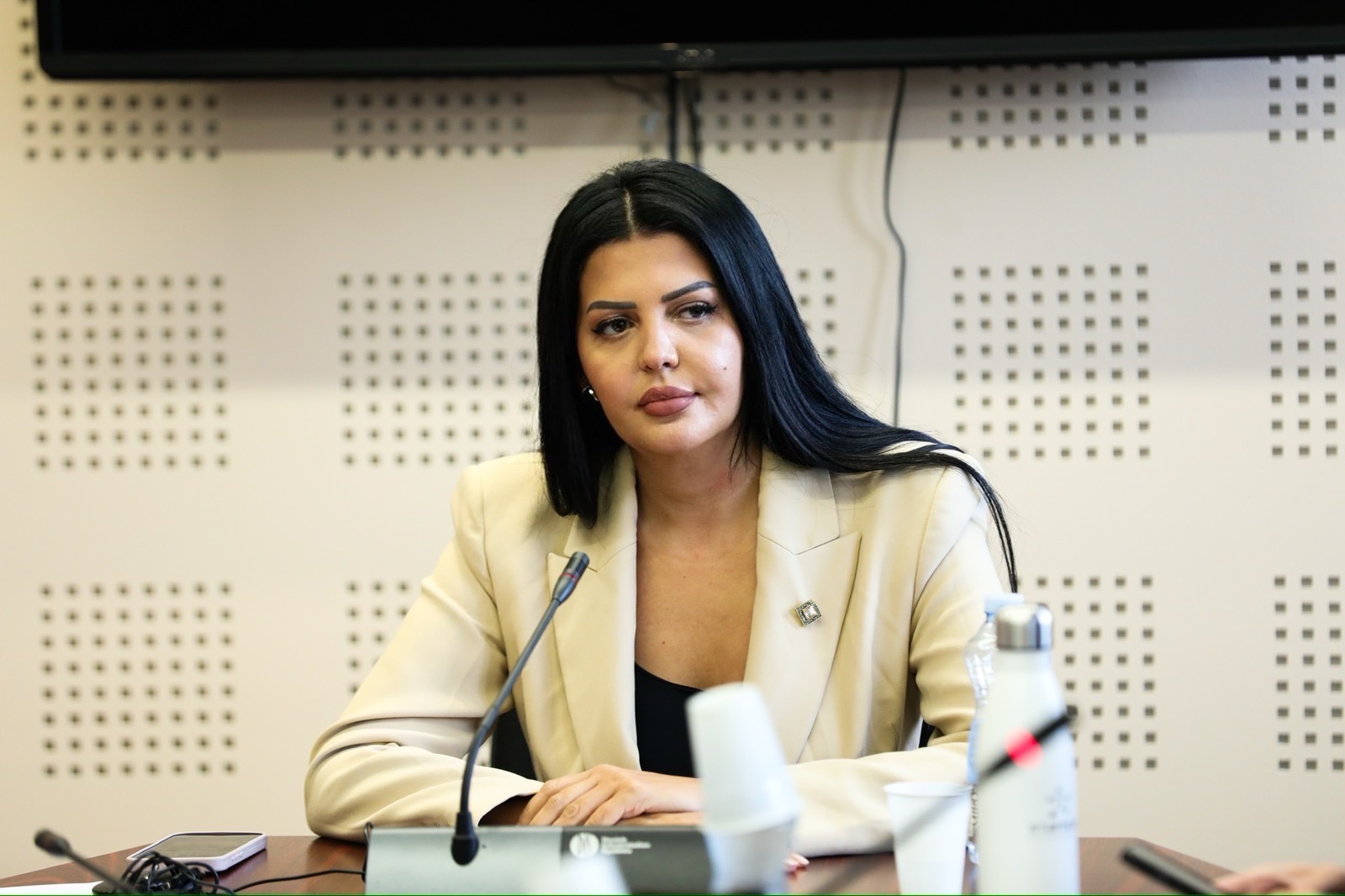 Krasniqi kritikon LDK-në pas përplasjeve në Kuvend: Ku është Abdixhiku, ku është Osmani? –