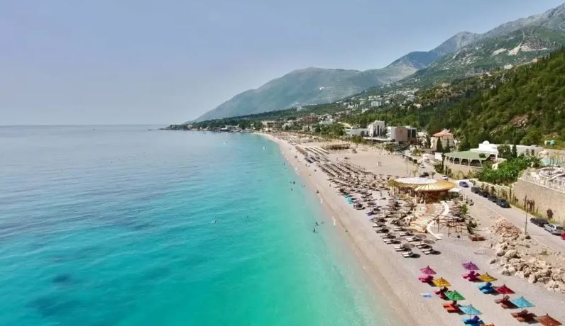 Vlora më “e kripur” këtë verë: Sezoni turistik dyfishon çmimet, banorët kërkojnë ndërhyrje