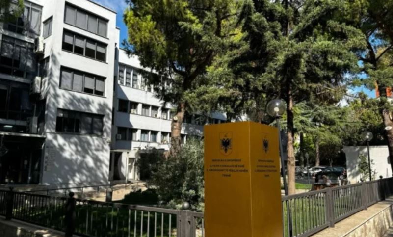 E dënuar për lidhje me një organizatë terroriste, pas arrestimit në Sarandë del para Gjykatës Penale në Tiranë 32-vjeçarja turke