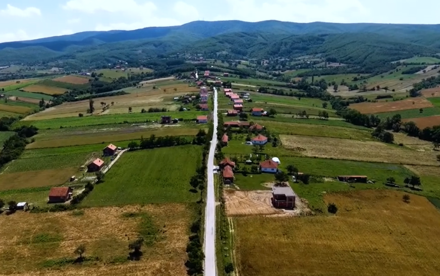 Banori i Shallcit ankohet për mungesën e ujit dhe gjendjen e rrjetit elektrik –