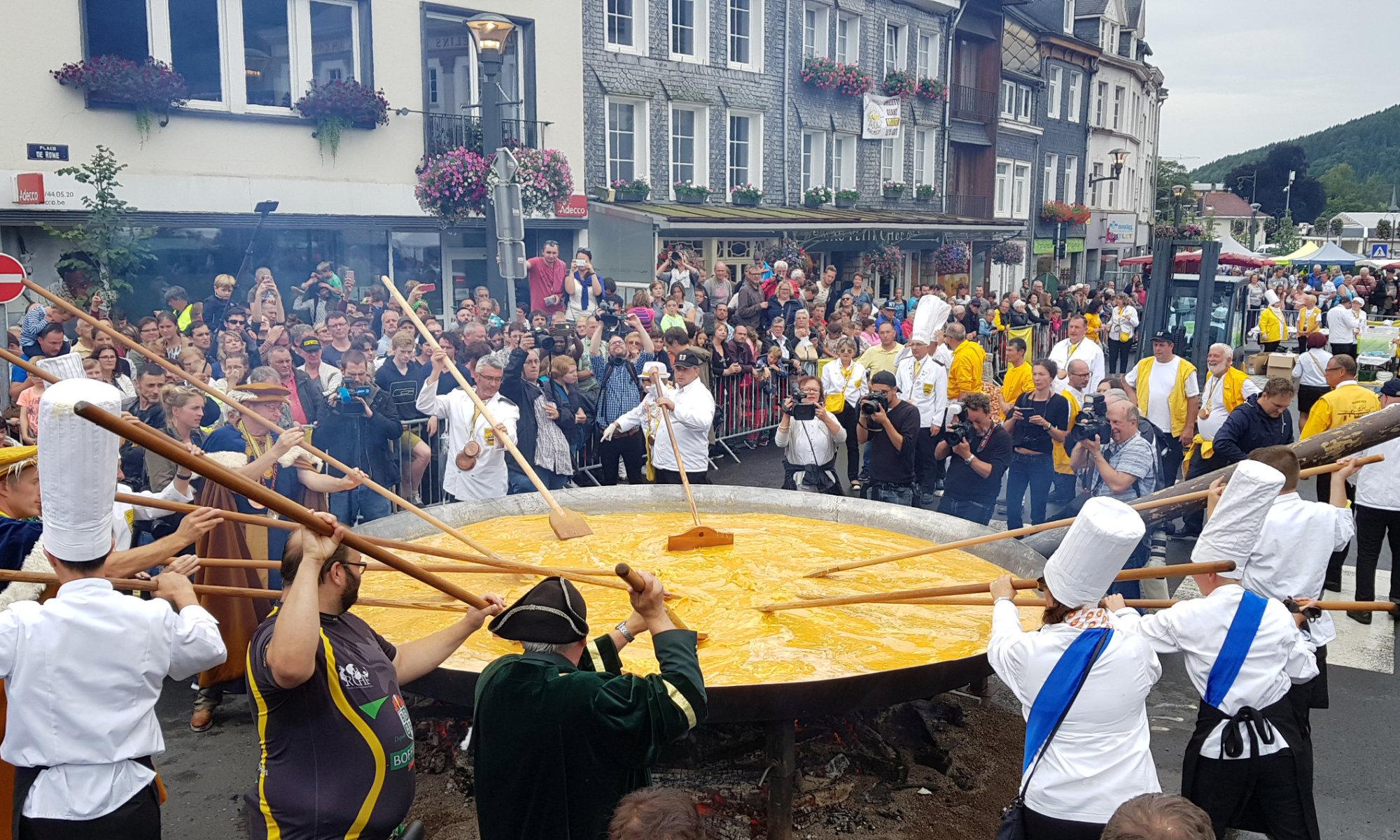 Jo dy vezë, por 10 mijë në një tigan gjigant – festa e omëletës në Belgjikë –
