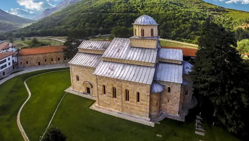 KFOR nis integrimin gradual të Policisë së Kosovës në arkitekturën e sigurisë në Manastirin e Deçanit