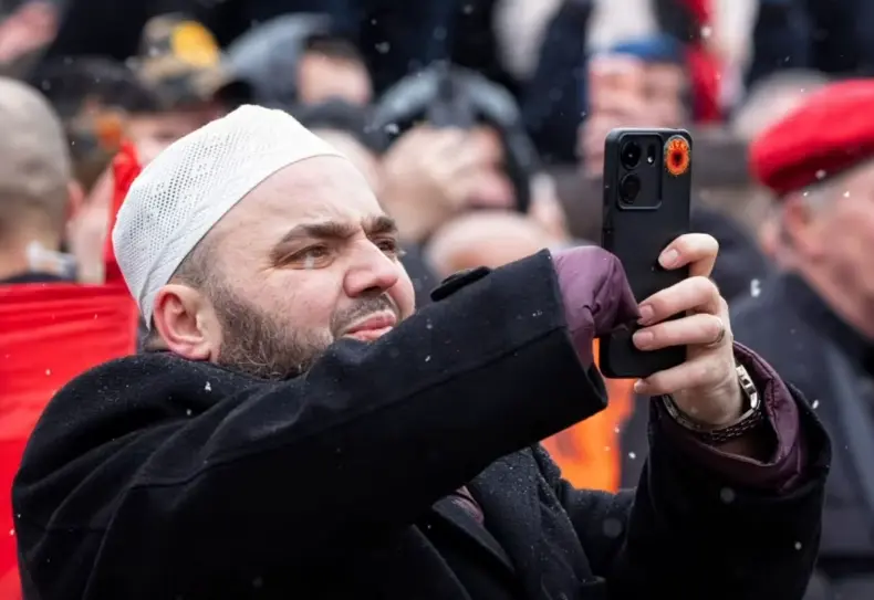 “Më shpërtheu bomba, rashë shehadet”, hoxhë Fatmir Latifaj rrëfen si e humbi dorën në luftë