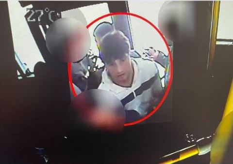 Policia kërkon ndihmën e qytetarëve për identifikimin e një personi të dyshuar për ngacmim seksual