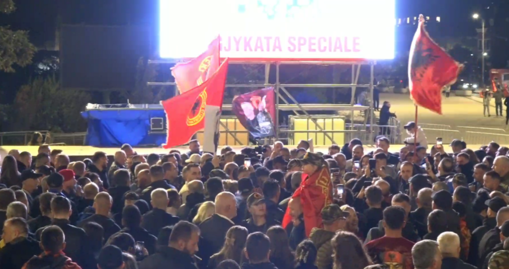 Sheshi nuk mbetet thatë as natën e 15-të, nis protesta në Prishtinë –