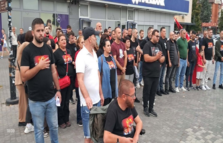 Shkupi në mbështetje të ish-krerëve të UÇK-së, qytetarët mblidhen në shesh –