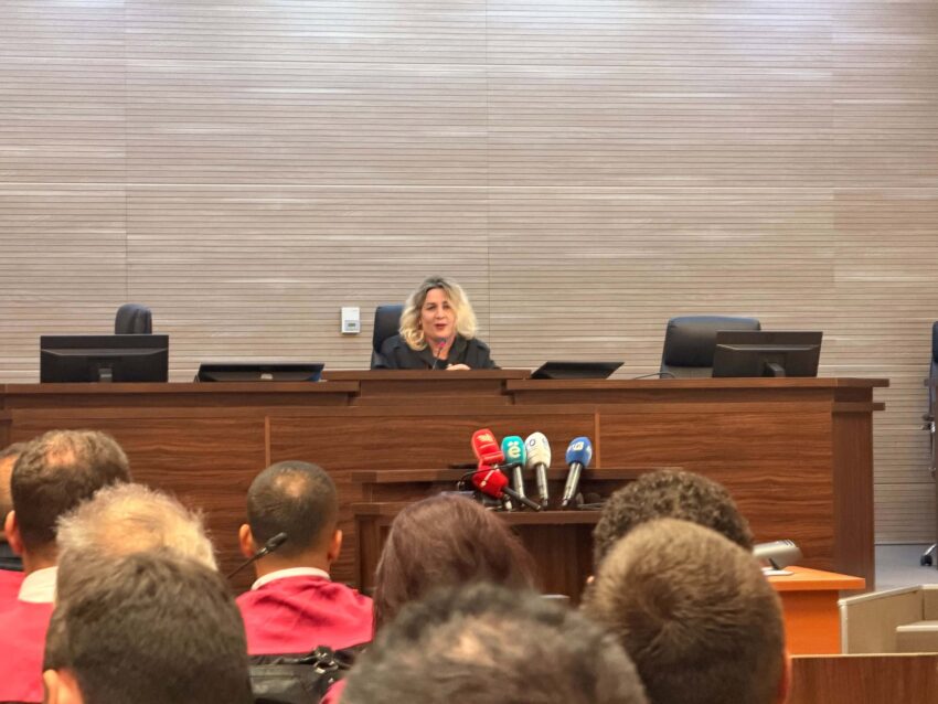 Shtyhet seanca për Masakrën e Mejës, munguan tre avokatë – seanca e radhës më 25 shtator