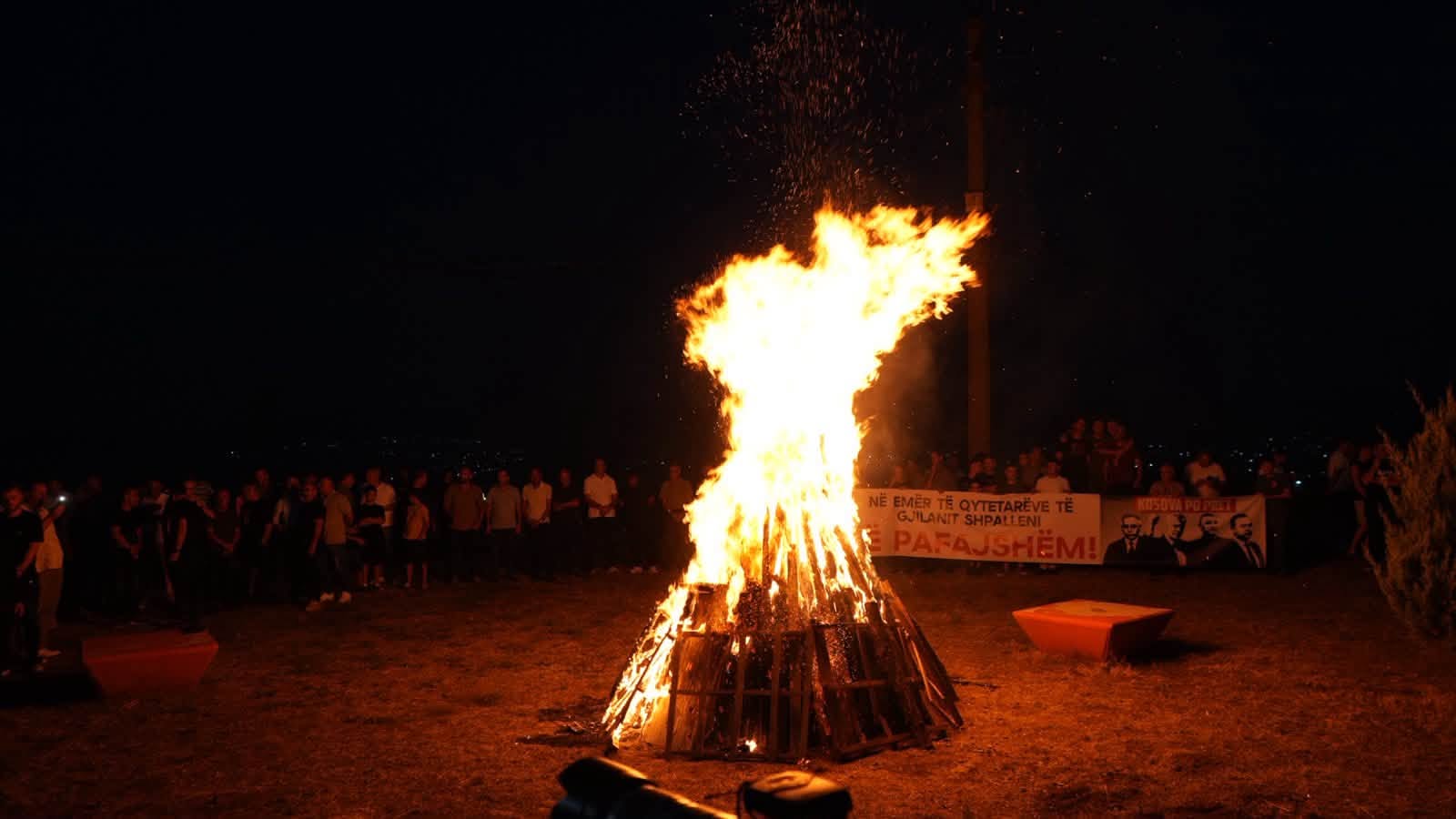 “Zjarri i Lirisë” përmbyllet në Karadak: “Liri për çlirimtarët, nderim për UÇK-në” –