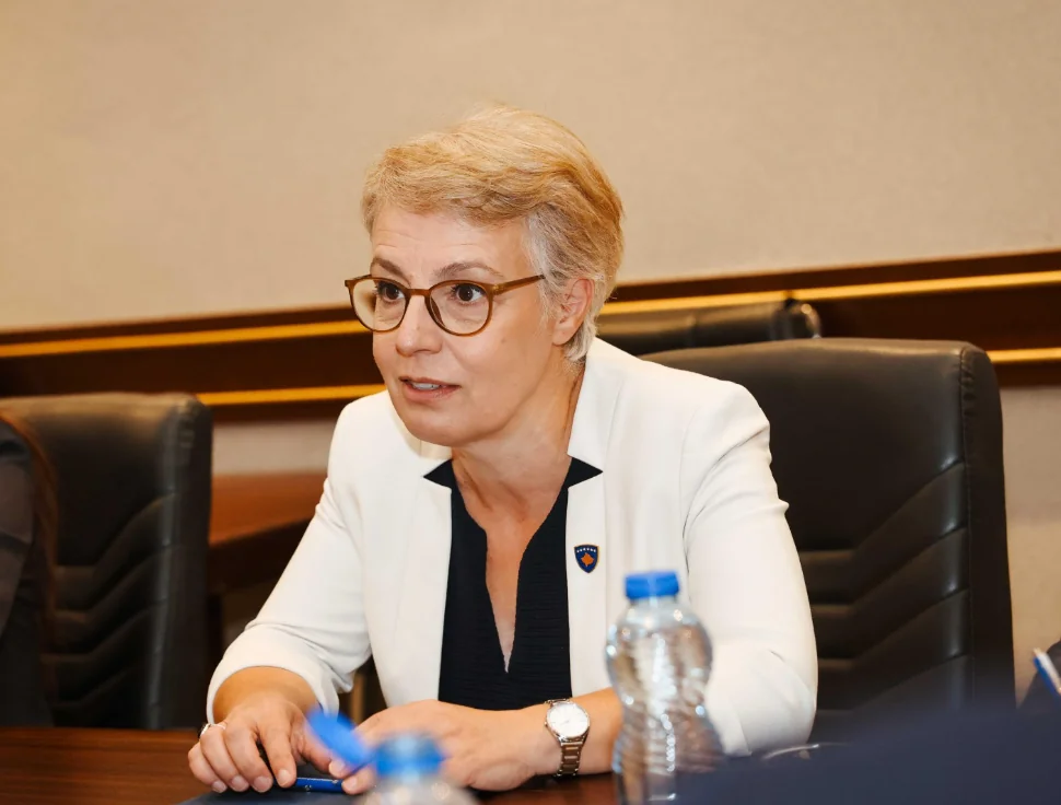 Gërvalla shmang pyetjen për vendimin e Speciales: Për të gjitha temat tjera kemi mjaft kohë –