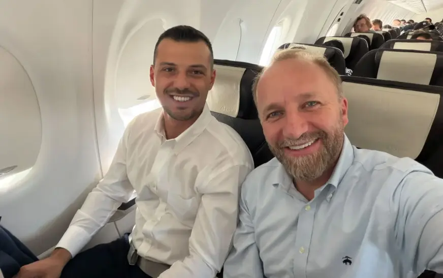 Djali i Thaçit niset drejt Hagës bashkë me Abelard Tahirin