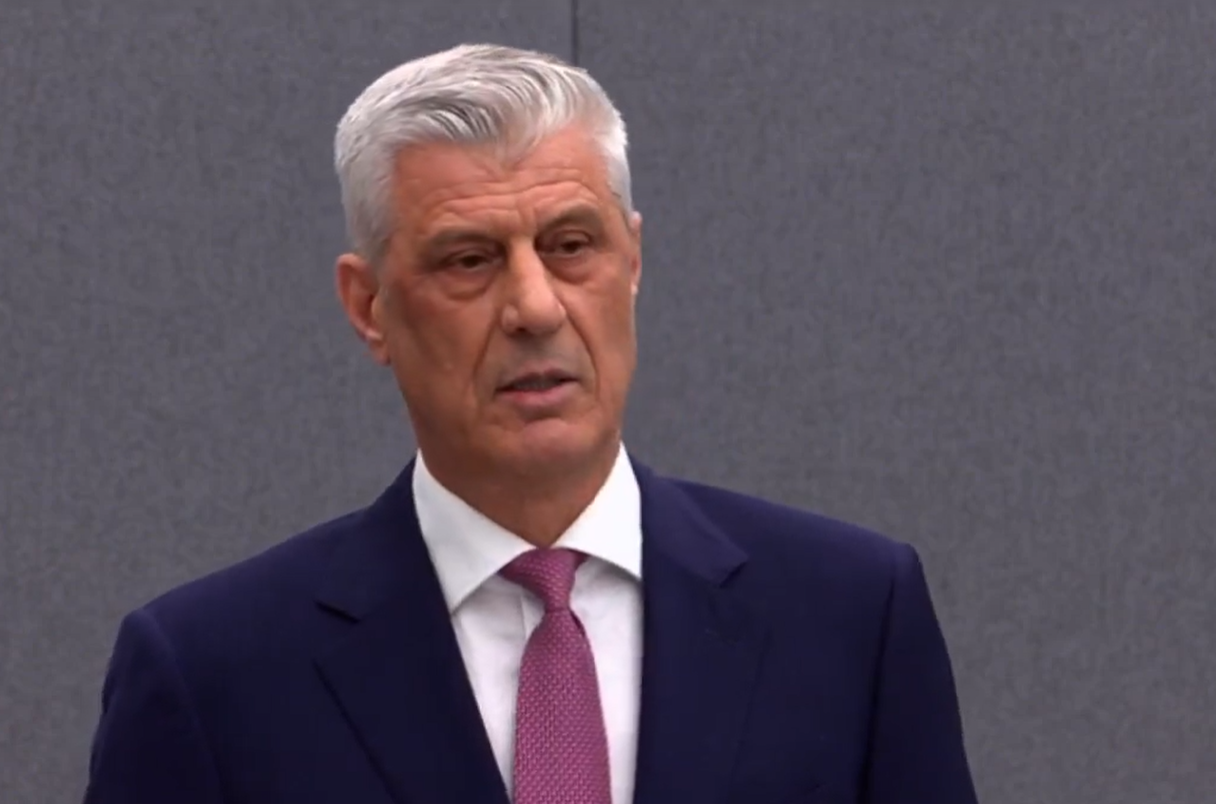 Thaçi nga Haga me mesazh për Kosovën: Falënderon qytetarët dhe bën thirrje për qetësi –