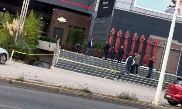Të shtëna me armë zjarri në Veternik, tre persona të plagosur nga arma, një tjetër nga thika