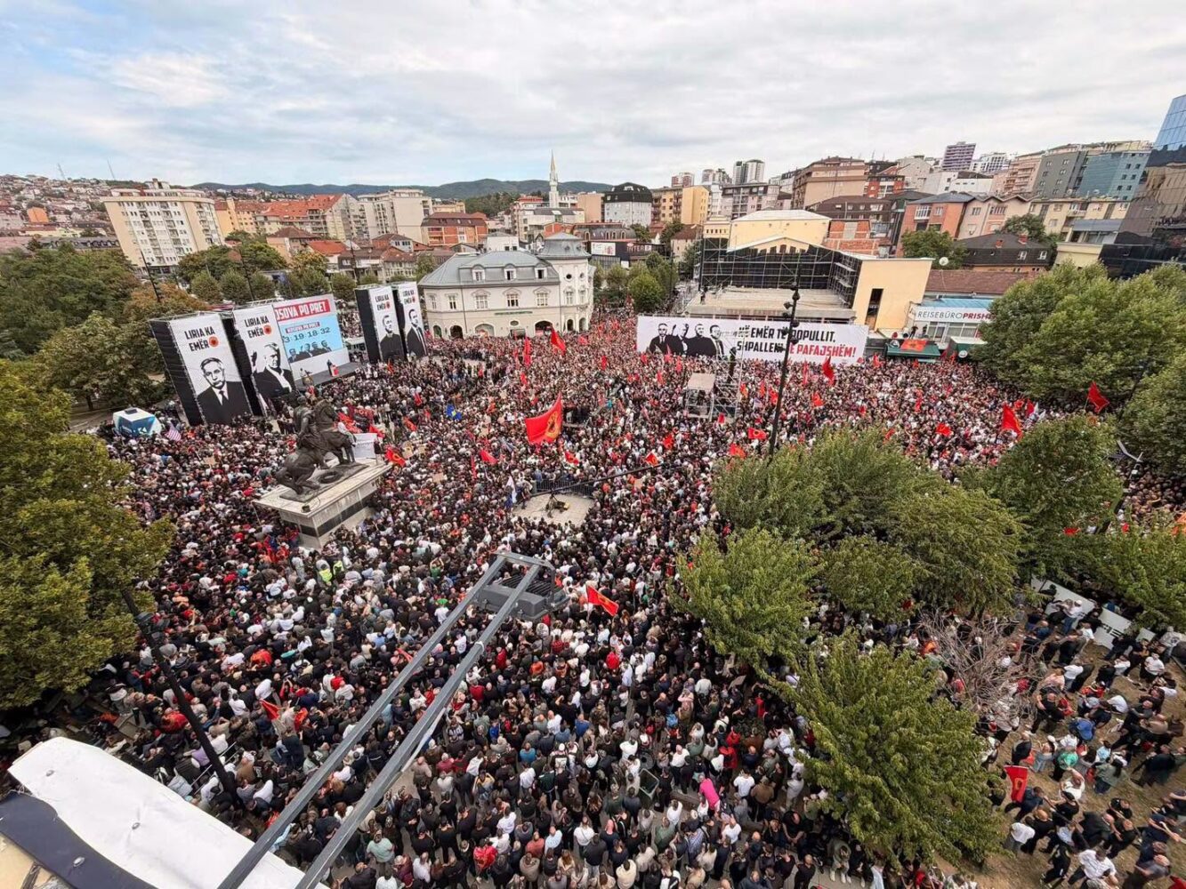 Platforma “Liria Ka Emër” që organizuan marshin i falendërojnë qytetarët: Ishin rreth 100 mijë