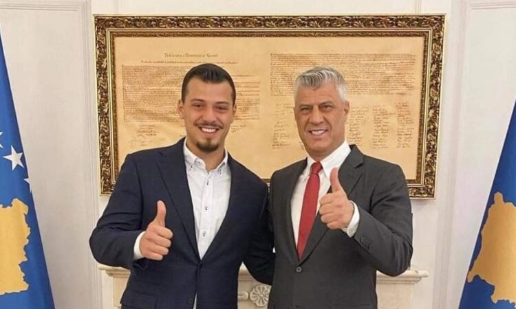 Djali i Thaçit: Të presim në Kosovë, babë, bashkë me shokët