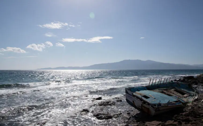 Fundoset varka me emigrantë pranë Kretës, një i vdekur dhe 25 të zhdukur në brigjet e ishullit Gavdos