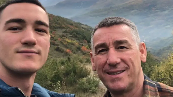 “Rrini bashkë”, djali i Kadri Veselit telefonon nënën dhe vëllezërit pas dënimeve në Hagë