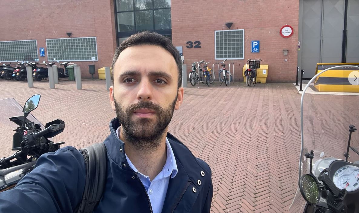 “Sapo përfundova vizitën me babain”, djali i Jakup Krasniqit sjell një mesazh të madh nga takimi në Hagë