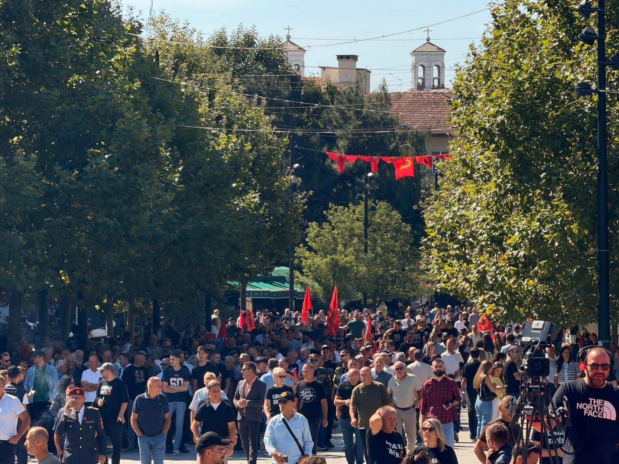 Nis protesta në shesh, mijëra qytetarë të pranishëm