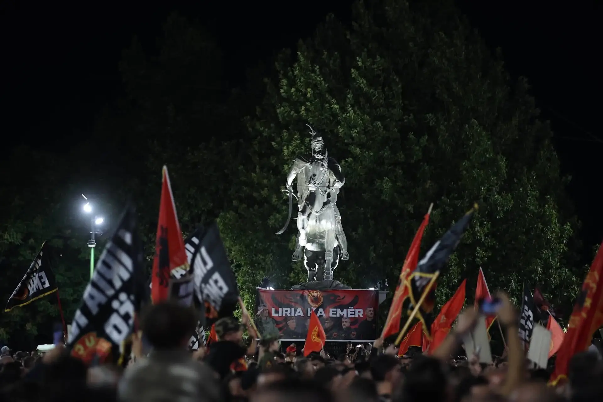 Dita 6: Sonte protestohet sërish, shqiptarët në këmbë për çlirimtarët