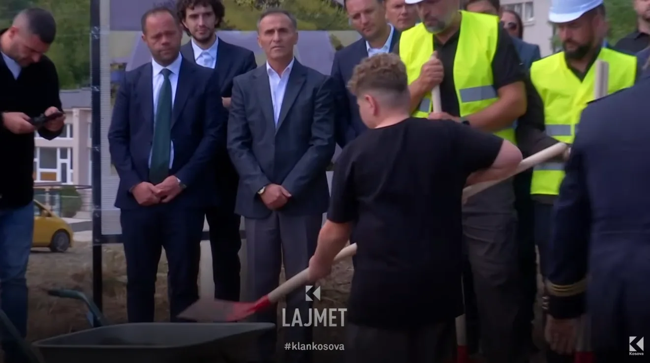 Gurthemeli i trimërisë: Obelisk për heroin e Banjskës Afrim Bunjaku (VIDEO)