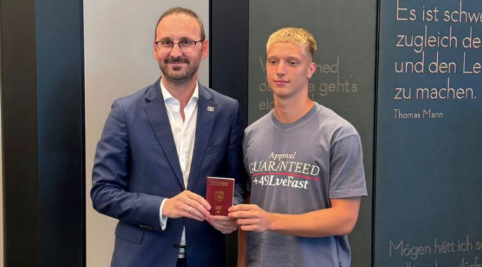 Talenti i Bayern Münchenit zgjedh Kosovën, Erblin Osmani pajiset me pasaportë –