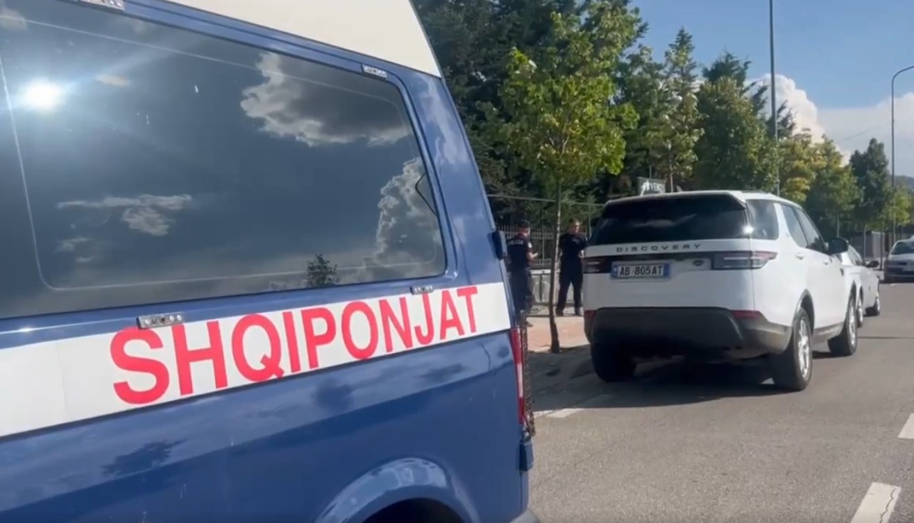 Plagosje me armë zjarri në Korçë, autori shpallet në kërkim