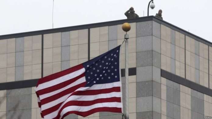 Ambasada amerikane: Presim të punojmë me Qeverinë dhe Kuvendin e Kosovës