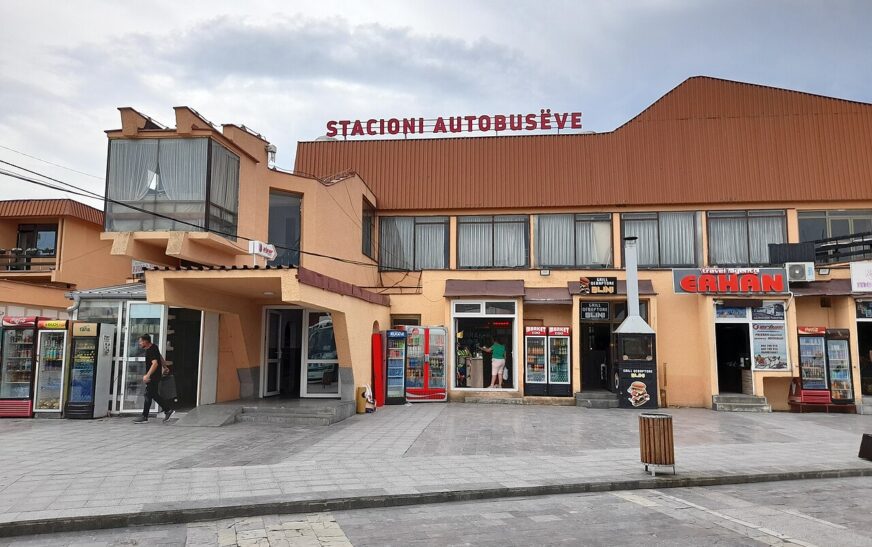 Prindërit ankohen për çmimin e transportit Prizren–Zhur, kërkojnë kontrolle për lëshimin e kuponëve –