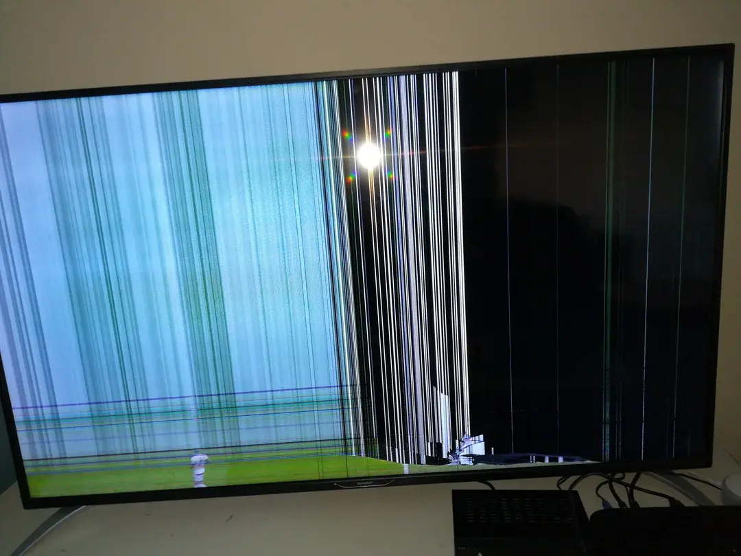Dëmtoi televizorin me vlerë 1 mijë euro në lokal dhe kanosi pronarin, arrestohet i dyshuari
