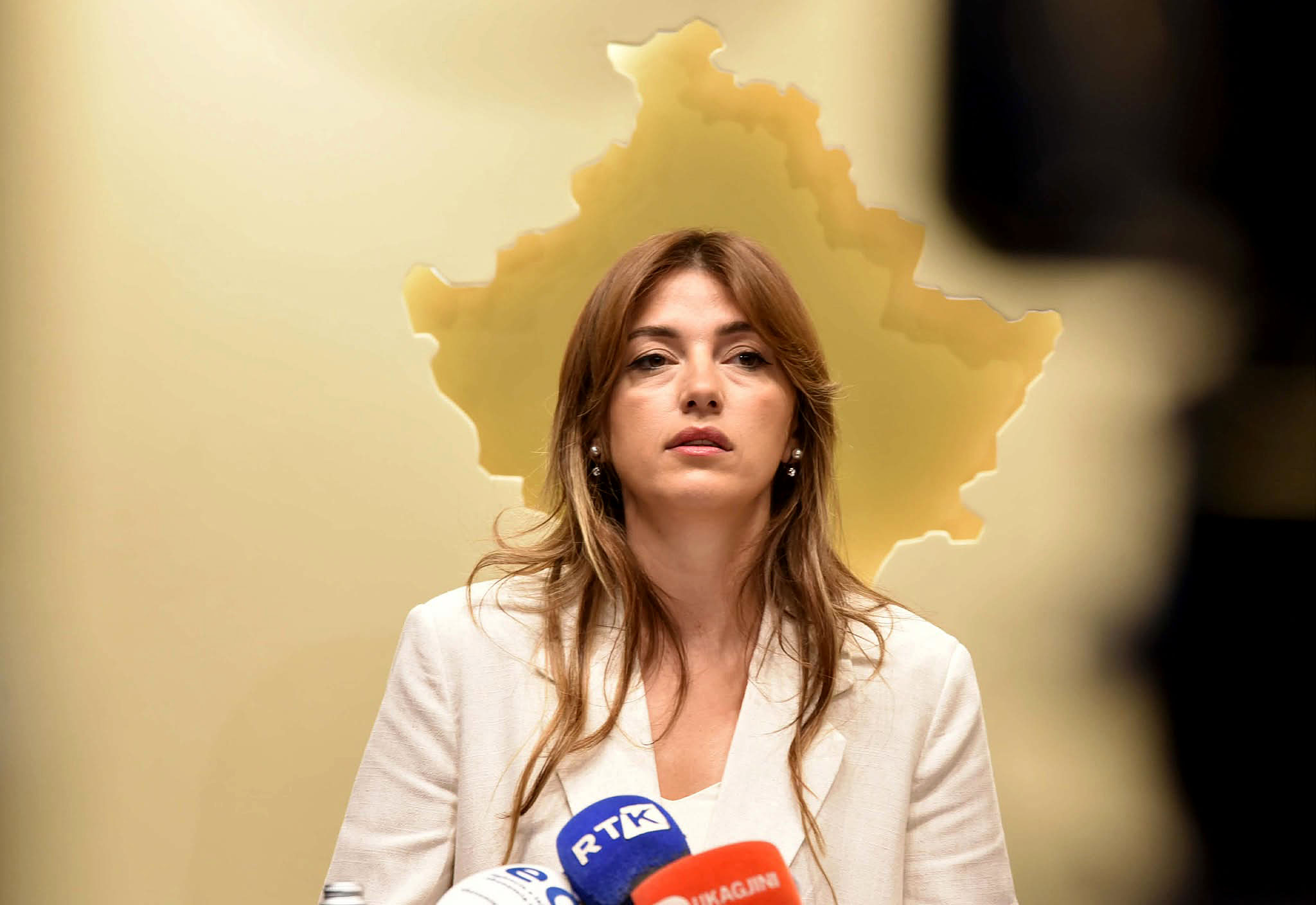 Familjet e Thaçit, Veselit dhe Krasniqit shtyjnë takimin me Haxhiun: Presin vendimin e Kuvendit –