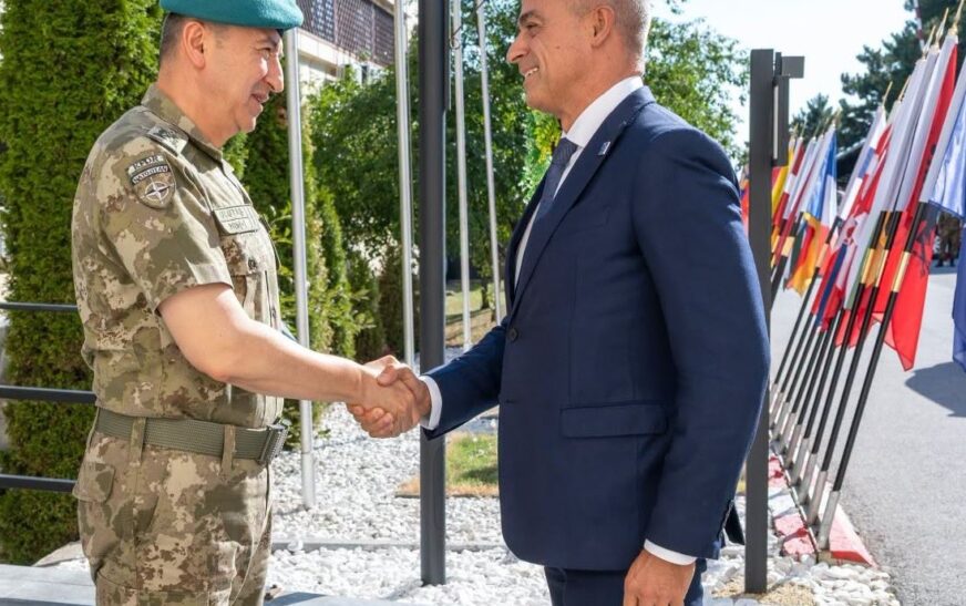 Komandanti i KFOR-it pret në takim shefin e ri të EULEX-it –