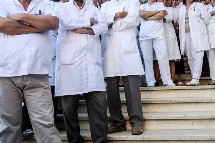 ASK: Vitin e kaluar, 3 mijë e 232 më shumë burra se gra ishin profesionistë shëndetësorë të licencuar –