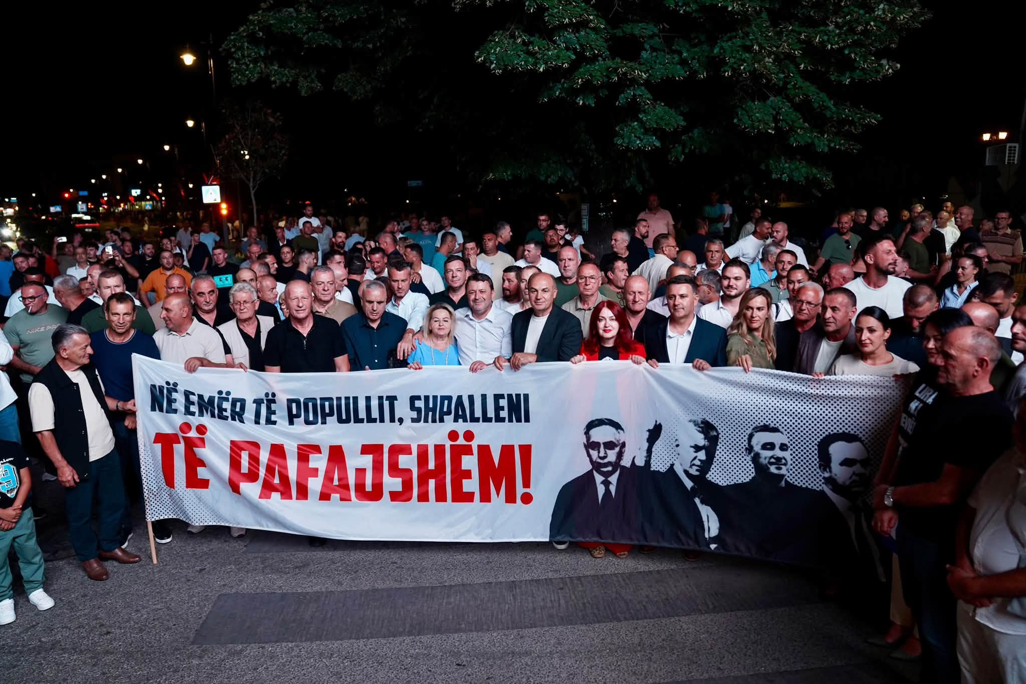 Kërcitja e akrepave deri në atë të çekiçit në Hagë – “Ora e Pritjes” nis edhe në Gjakovë –